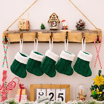 6шт Мини-Crochet Червено-Зелени Окачени Чорапи Коледна Елха за 2024 Навидад Home Party Table Decor Noel Окачване Коледен Подарък Декор