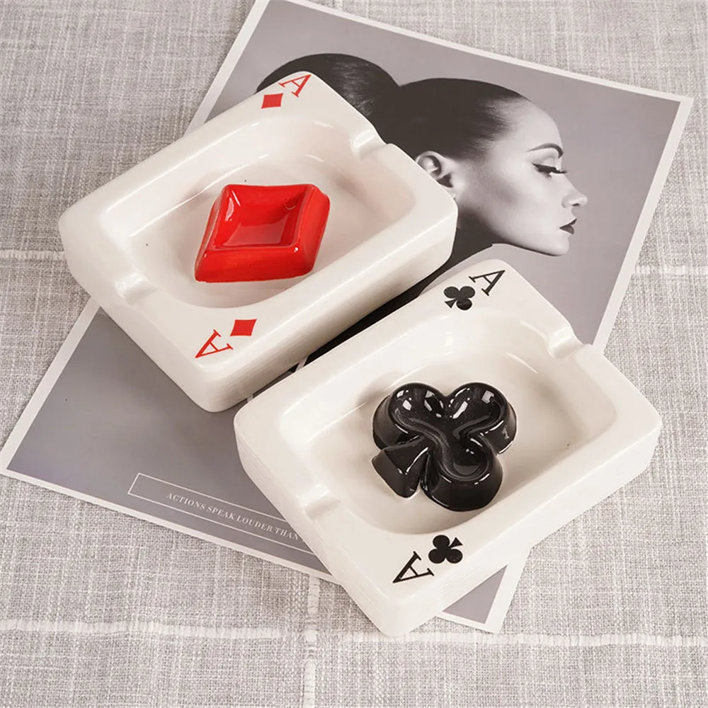 Европейската креативна Керамична пепелник за покер, Модерно Е просто украса на работния плот в дневната, Аксесоари за пушачи, подарък Бойфренду