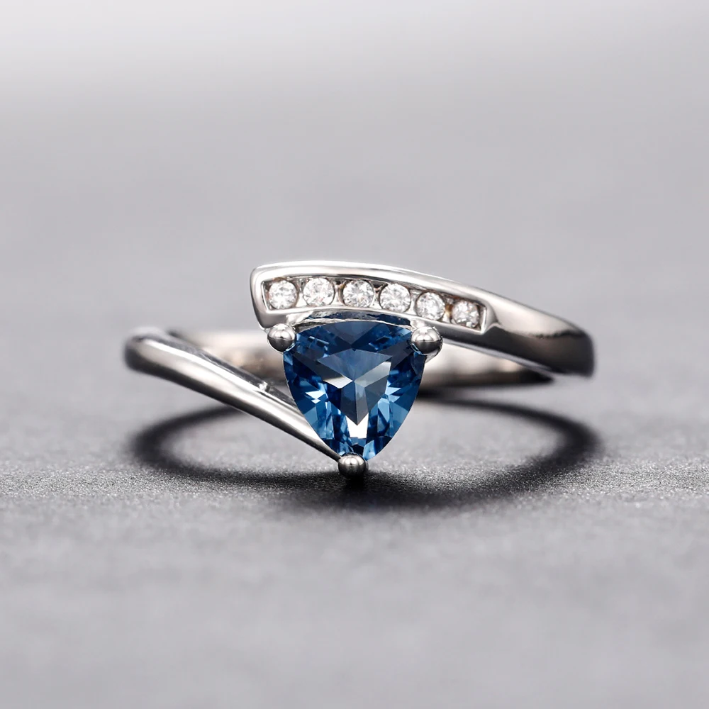 Модни Луксозни дамски пръстени ангажимент Huitan с триъгълен синьо кубическим цирконием сребърен цвят, годежен пръстен, бижута за годеж, Anillos