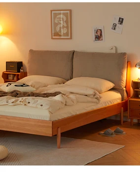 Двойно легло от масивно дърво, основна спалня с мека тапицерия, малък апартамент, мека двойно легло, цвят череша дърво в ретро стил