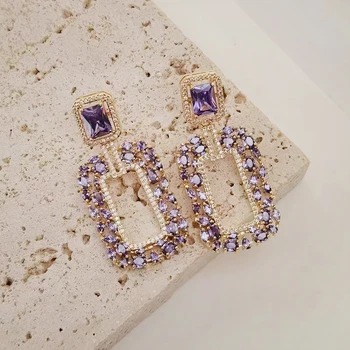 Европейските и американските преувеличени геометрични квадратни лилаво диамантени позлатени обеци-карамфил, луксозни дизайнерски бижута обици