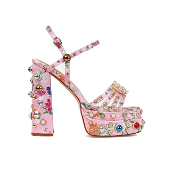 Луксозни сандали на платформа с нитове в формата на цветя и перли, сандали в масивна ток, Жаккардовая плат с цветен модел, нитове със скъпоценни камъни, Дамски обувки с деколте на ремешке