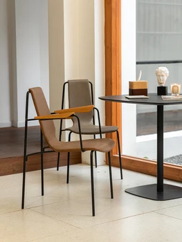 Маса за хранене и столове в ретро минималистичном индустриален стил, ТАВАНСКО помещение, американското съвременно просто кафенета