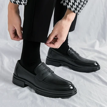 Приплъзване на бизнес Оксфорд кожени обувки 2023 мъжки дишащи вечерни обувки Office сватбени апартамент шофиране обувки офис