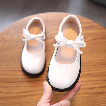 Пролет-есен, нови лак нескользящие обувки на принцесата за момичета, детски кожени обувки на плоска подметка с малките си пръсти