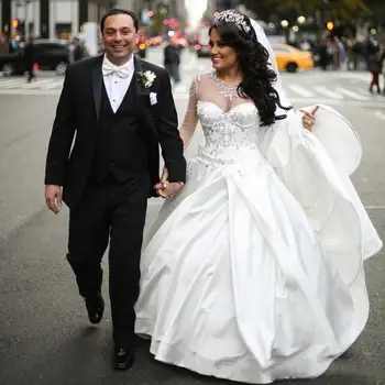 Сватбена рокля на принцеса Прозрачно Бална рокля с една илюзия на врата, с дълъг ръкав, украшенное кристали, расшитое мъниста, сатен, Класически дизайн, Луксозни сватбени рокли