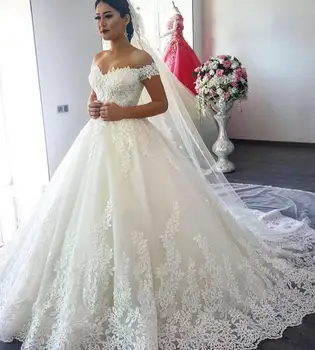 Сватбена рокля с опашка на Русалка, сшитое на поръчка Дантелено Сватбена рокля за младоженци